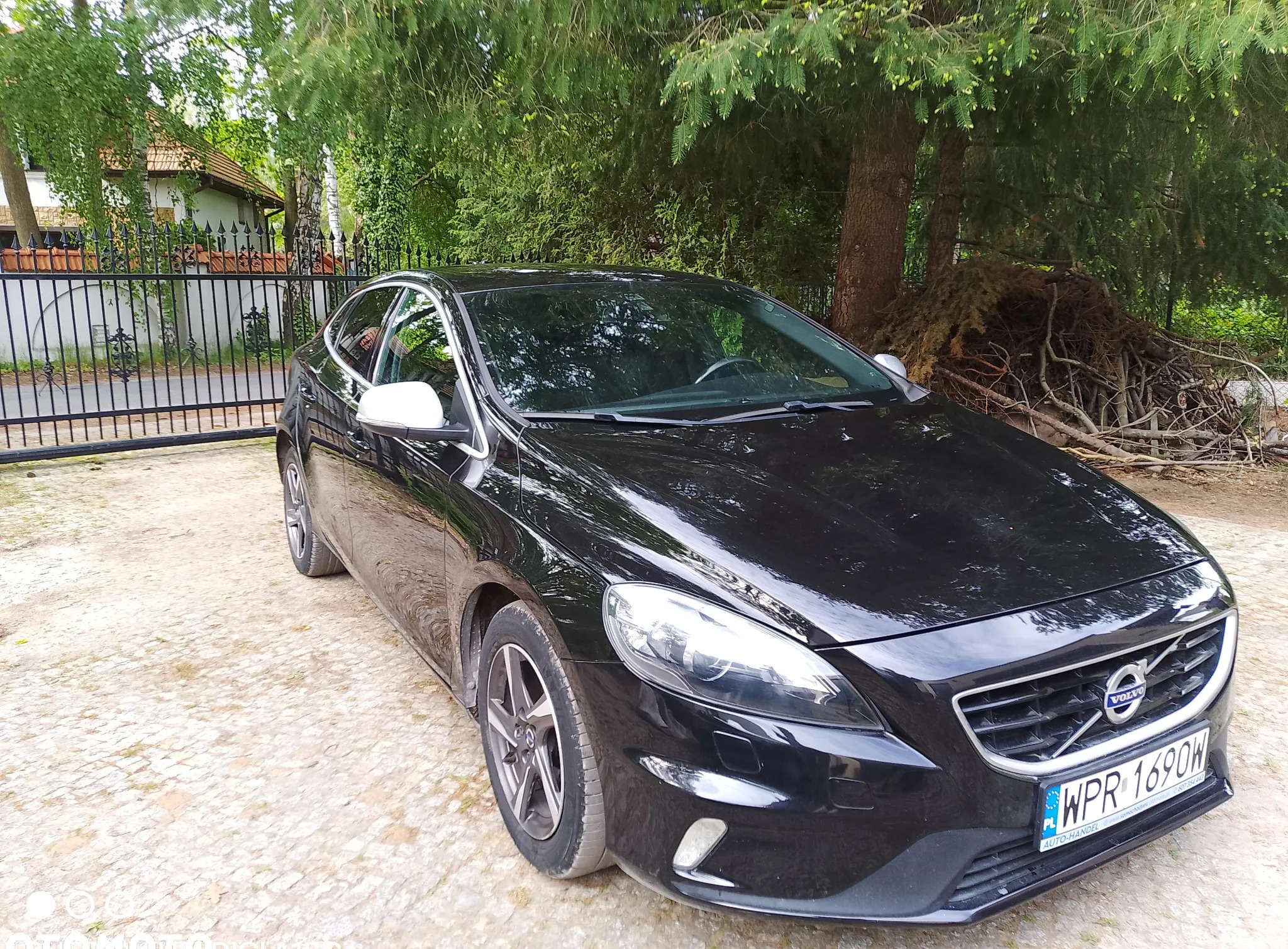 Volvo V40 cena 39900 przebieg: 225600, rok produkcji 2015 z Brwinów małe 56